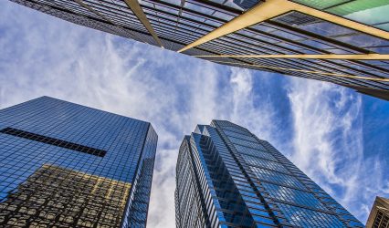 RICS -90% der Experten halten Schweizer Gewerbeimmobilien für überteuert