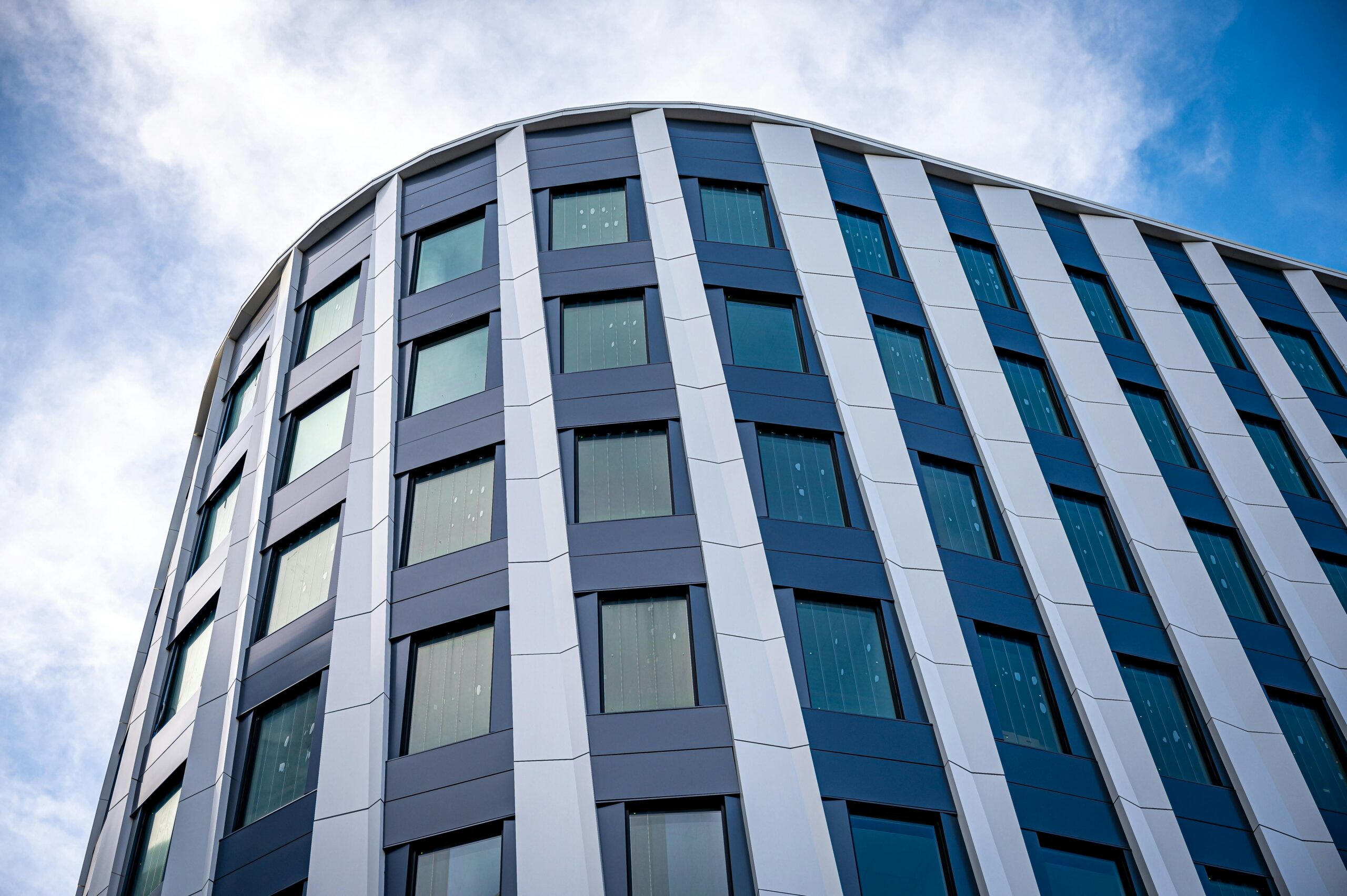 Entwicklung des Corporate Real Estate Leasings in Schweizer Wirtschaftszentren